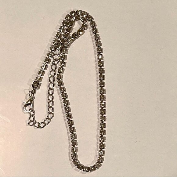 Elegant Silver Necklace - Picture 1 of 1
